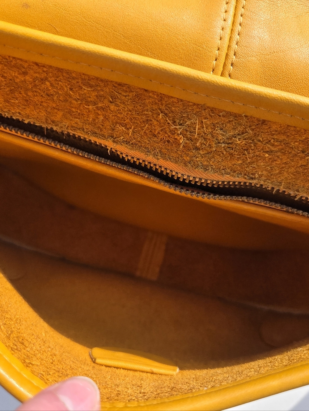 Coach Ergo 9034 1990s Yellow Glove Tanned Leather - Picture 6 of 16